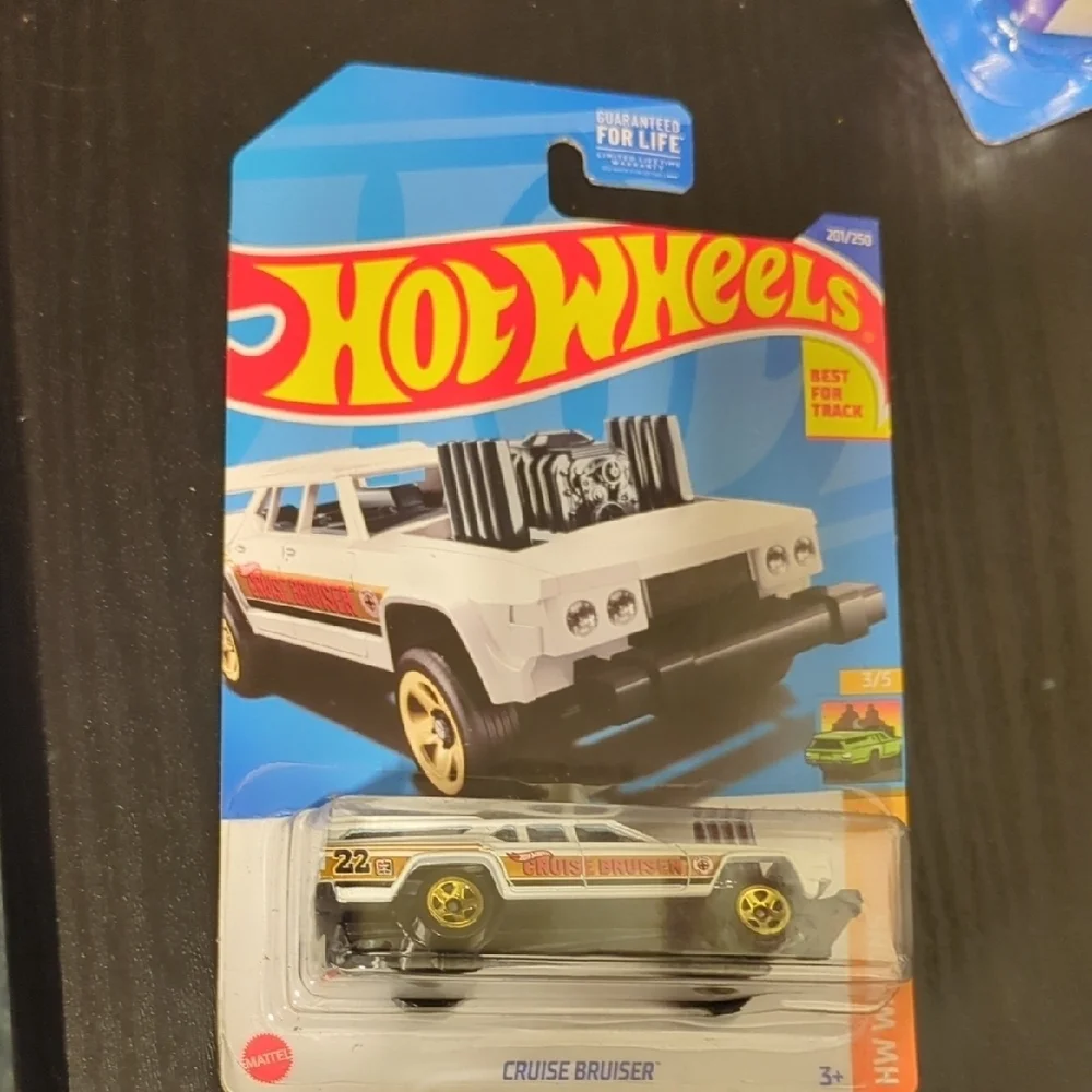 Cruise Bruiser Mattel White Hot Wheels SUV Toy Car